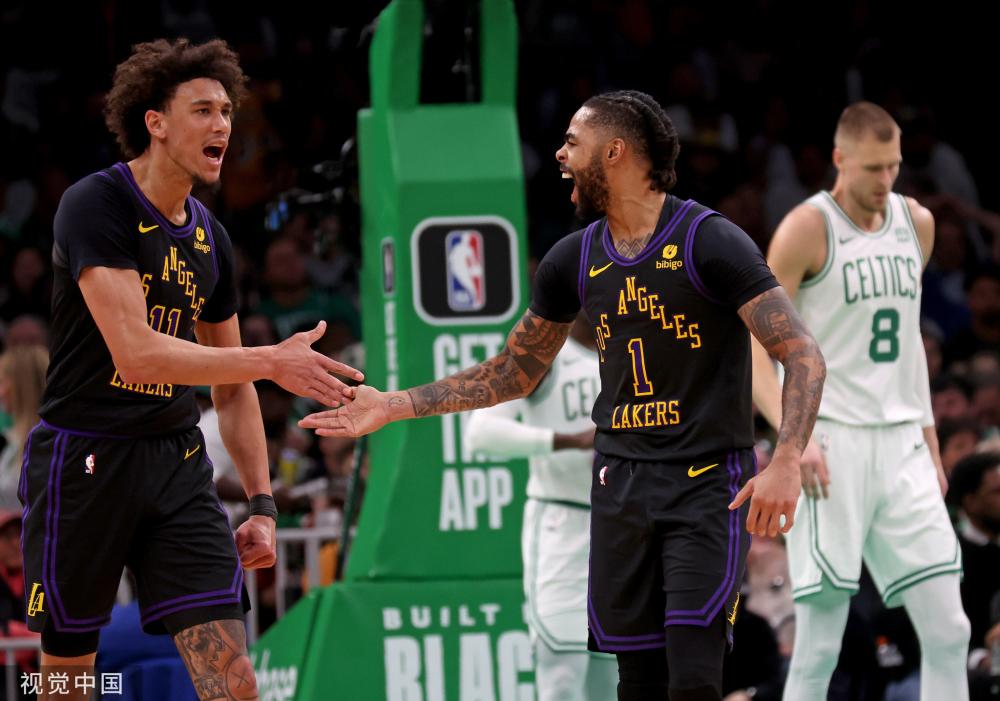 舞台上崭露 舞台上崭露